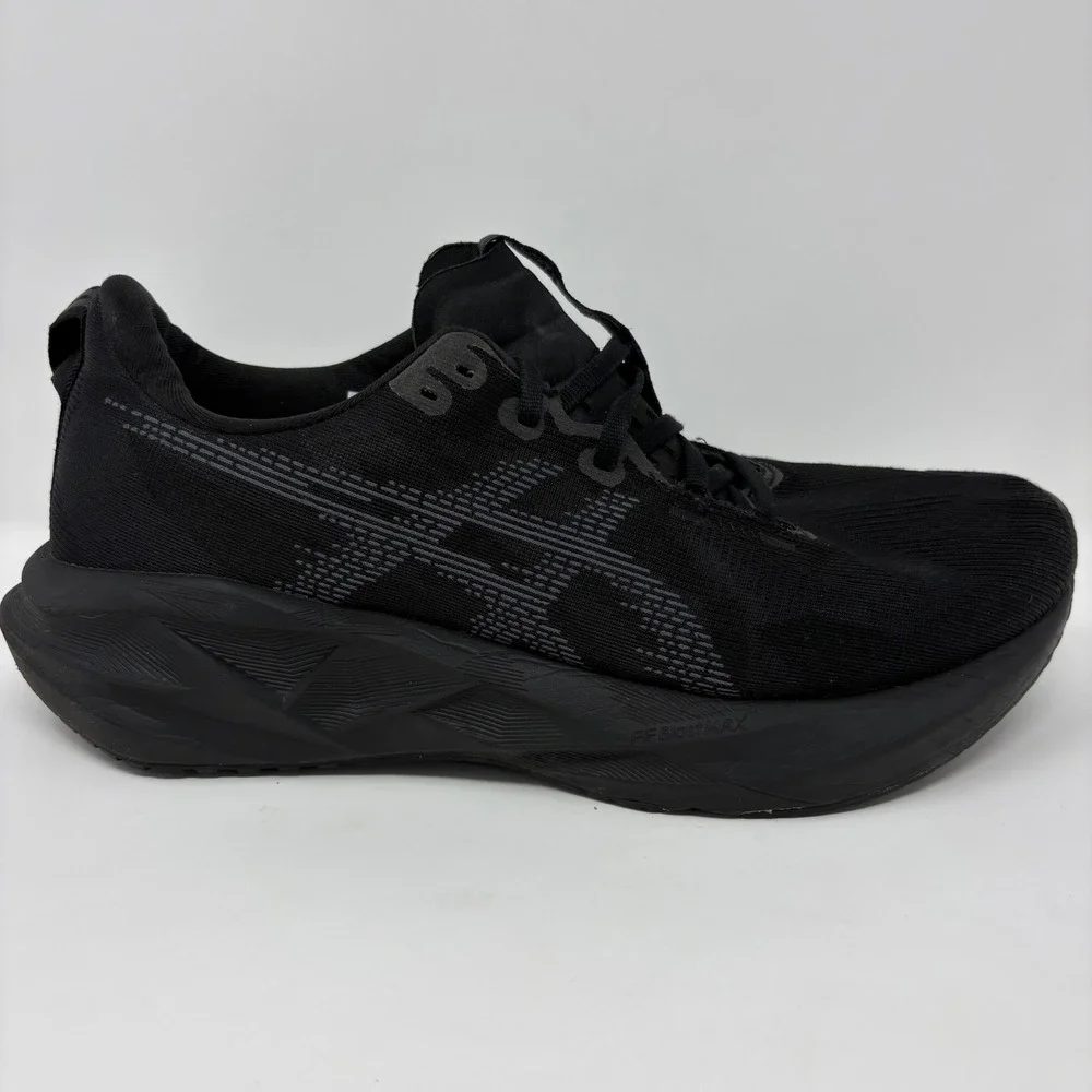 ASICS Novablast 5 Mens Size 10 Black Athletic Running Shoes Sneakers (1011B974)